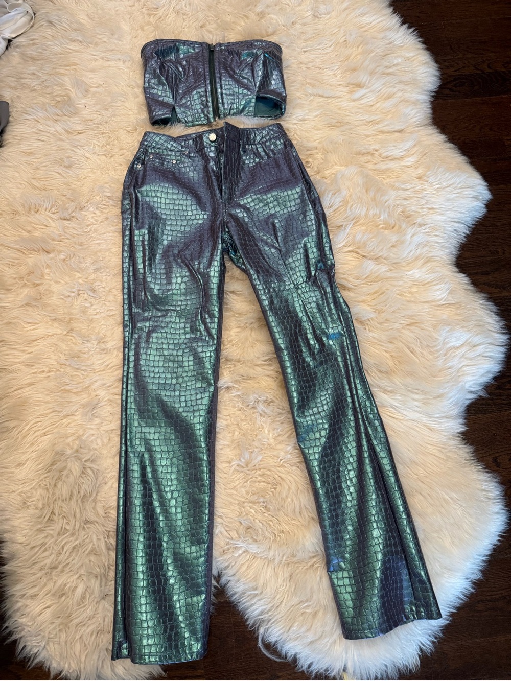 AFRM Iridescent Croc-Texture Straight Leg Pants - Green - size 26 - Picture 4 of 5